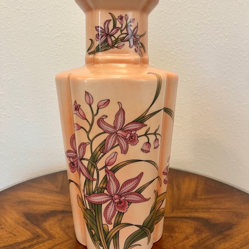 Elegant Asian Floral Ceramic Vase 13 Inches in excellent condition - Picture 2 of 6